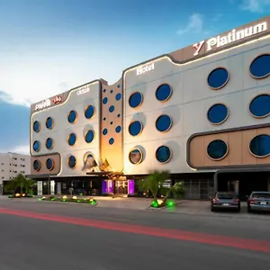 https://y-platinum-42317.medinahotel.net